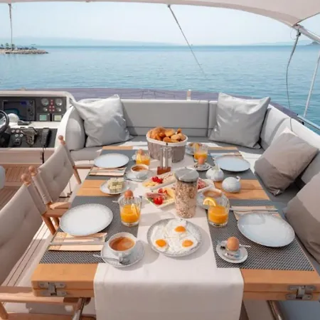 Private Yacht - Princess 72 Fly 度假居 *